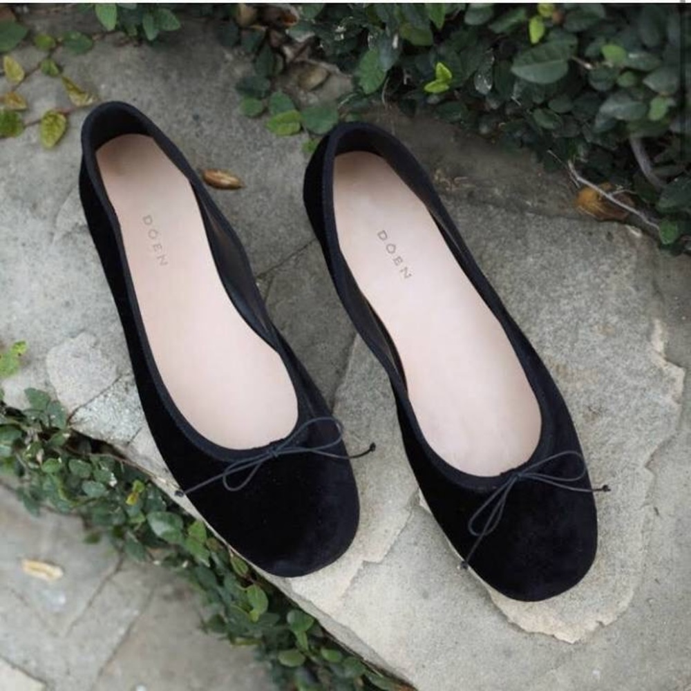 Doen Ballerina Slippers in black velvet